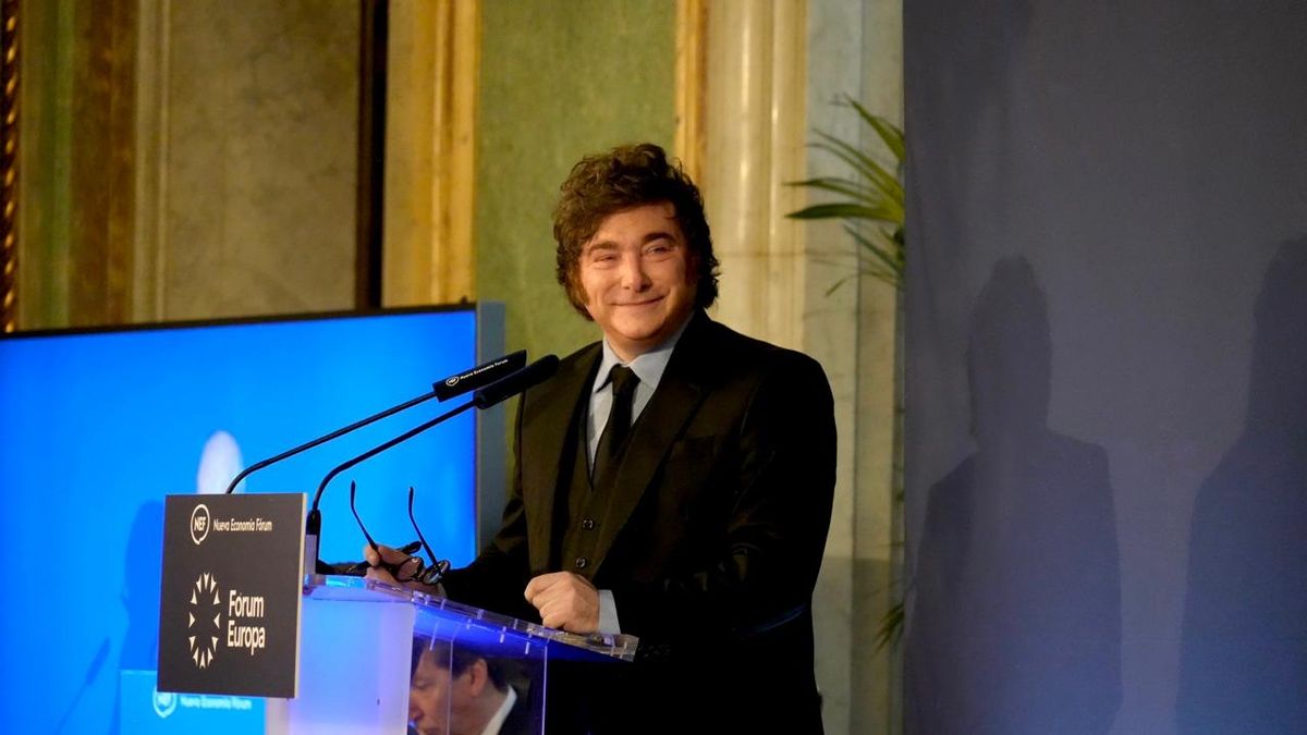 javier-milei-redobla-la-apuesta-frente-a-las-polemicas-en-espana-y-en-argentina:-“yo-voy-a-morir-con-las-botas-puestas”