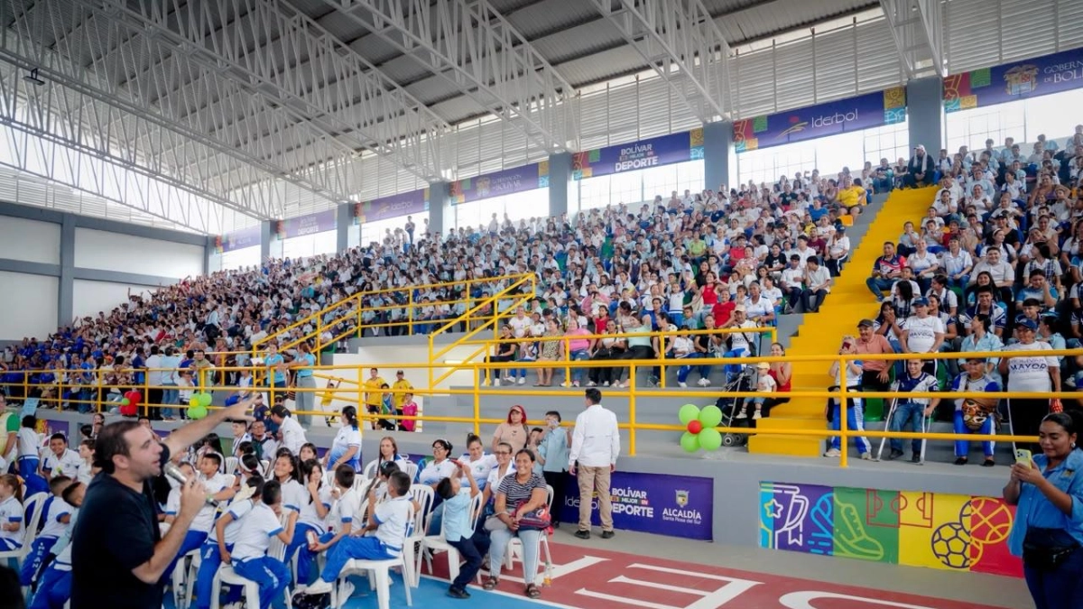en-uno-de-los-municipios-mas-golpeados-por-la-violencia-en-el-pais,-la-gobernacion-de-bolivar-inauguro-un-coliseo-para-la-practica-de-deportes