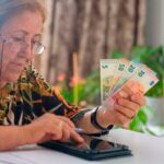 una-madre-jubilada-le-dona-una-casa-a-su-hijo-en-2021:-ahora-la-seguridad-social-la-obliga-a-devolver-3.700-euros-por-esta-razon