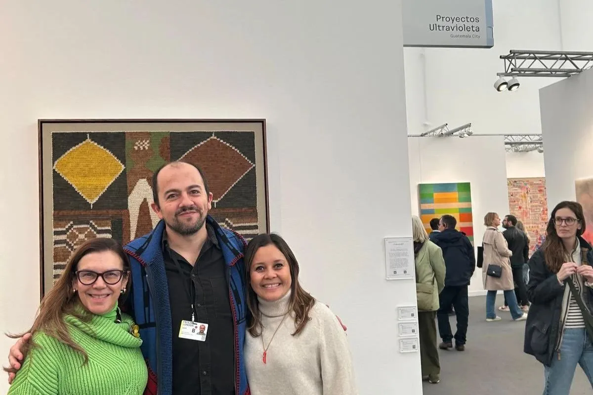 artistas-guatemaltecos-exhiben-sus-obras-en-la-feria-inglesa-frieze-london