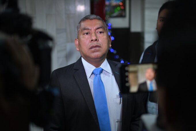 cc-ordena-a-sala-de-alejandro-prado-conocer-amparo-que-busca-reactivar-denuncia-contra-rafael-curruchiche