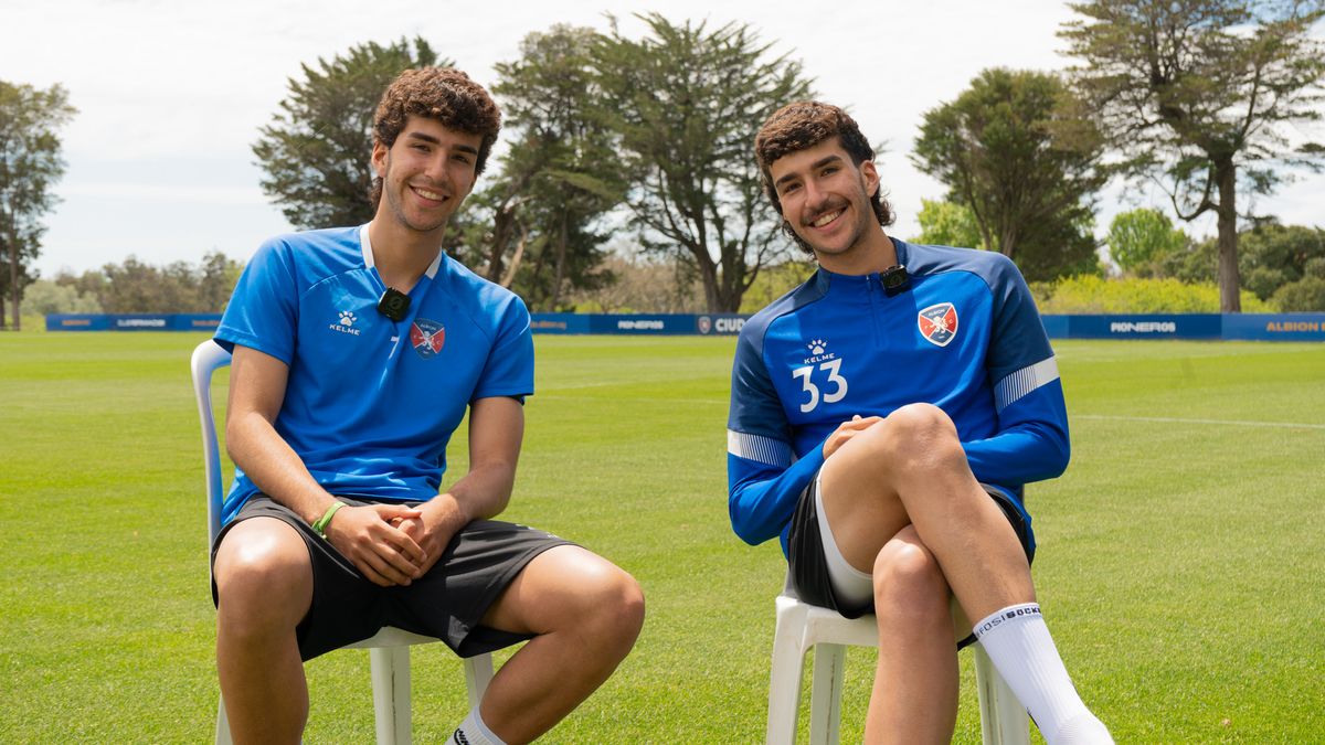 los-gemelos-del-loco-abreu,-facundo-y-franco,-debutaron-en-albion:-su-partido-juntos,-el-consejo-de-su-padre-y-como-fue-crecer-en-una-familia-distanciada