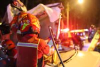 bomberos-rescatan-a-conductor-tras-accidente-multiple-en-el-bulevar-landivar;-se-reportan-cuatro-heridos
