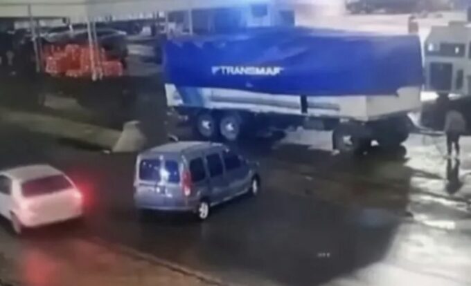 tragedia-en-el-mercado-central:-murio-frente-a-su-hijo