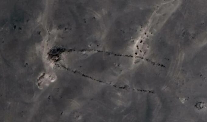 una-tumba-de-piedra-de-55-metros-y-con-“antenas”-descubierta-en-el-desierto-del-sahara-fue-construida-hace-mas-de-4.000-anos