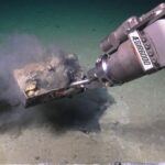 cientificos-excavaron-a-1.000-metros-de-profundidad-en-una-zona-extrana-del-lecho-marino-y-desenterraron-una-tumba-acuatica