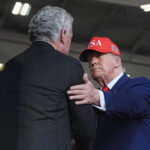trump-nao-para-de-elogiar-corpos-masculinos-em-campanha-para-as-eleicoes
