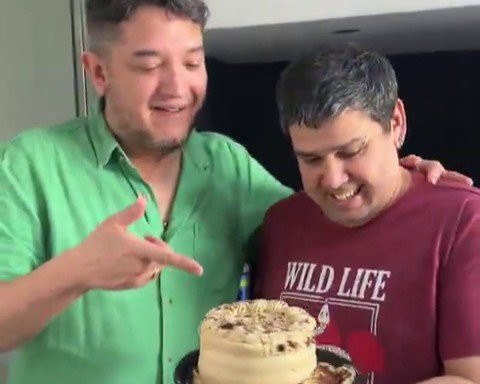 (video)-¡junior-rodriguez-hizo-una-torta-para-su-compa-de-laburo!