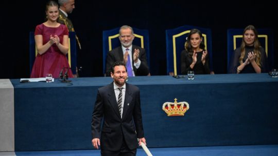 messi-receives-top-spanish-award-from-heir-to-throne