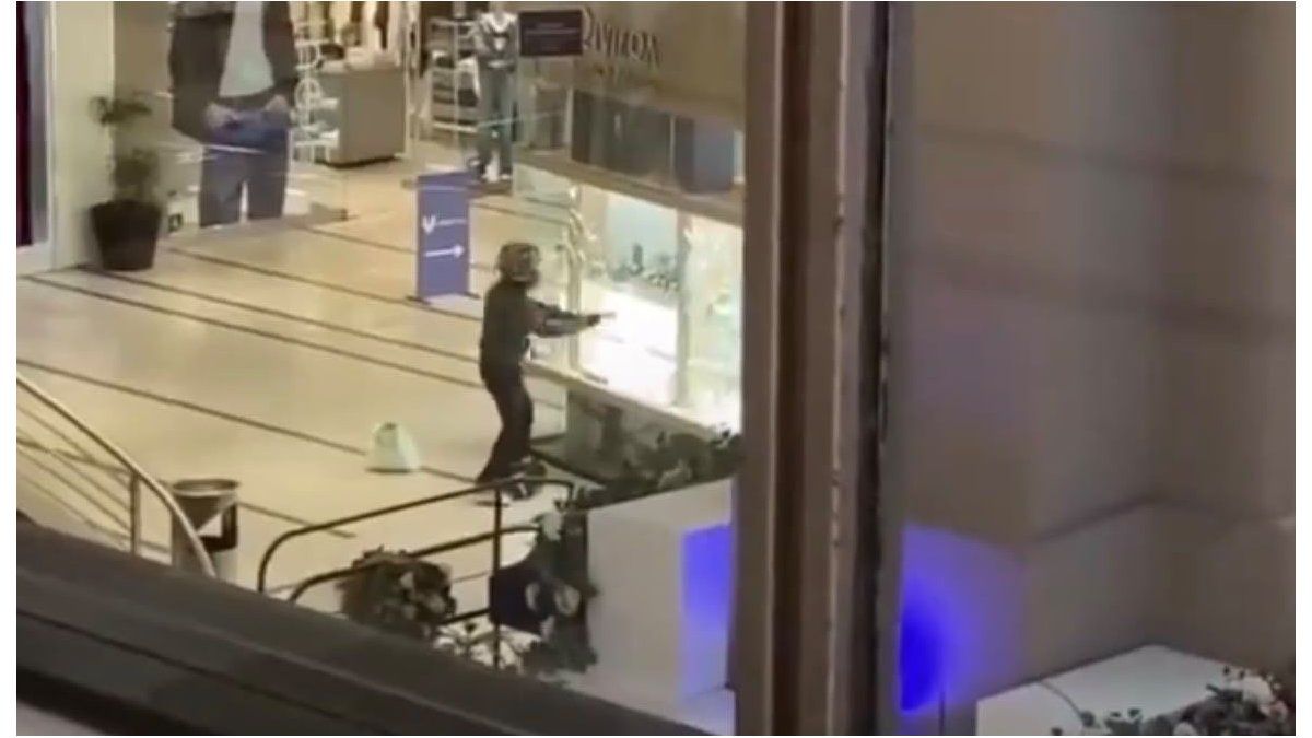 asi-fue-parte-del-robo-pirana-a-la-joyeria-del-shopping-punta-carretas-este-sabado:-no-hubo-heridos