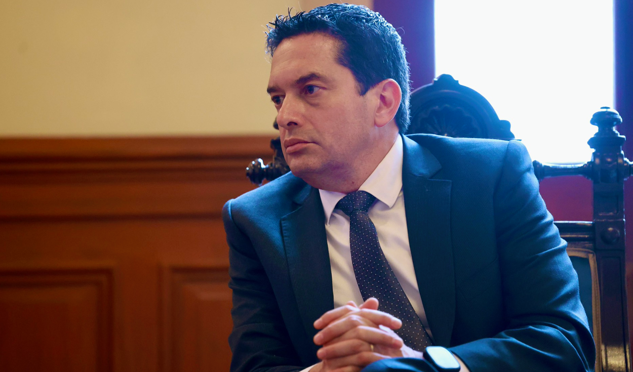 torres-admite-error-en-la-ley-de-facultades-tras-defender-que-cumplio-la-constitucion:-“he-dispuesto-la-fe-de-erratas”