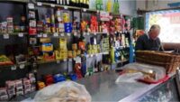 compras-hormiga,-segundas-marcas-y-el-regreso-del-fiado,-los-almacenes-de-barrio-se-adaptan-a-la-caida-de-consumo