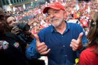 lula-fala-a-apoiadores-em-frente-a-sua-casa-em-sp:-‘voces-sao-mais-do-que-os-partidos-politicos’