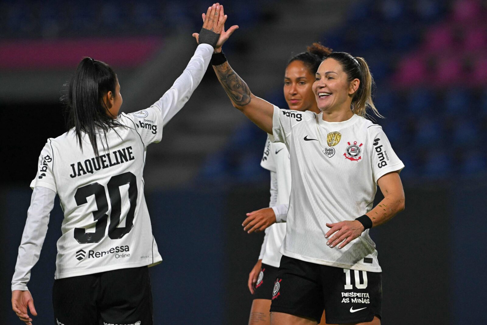 corinthians-goleia-e-avanca-a-semifinal-da-libertadores-feminina-em-busca-de-setimo-titulo