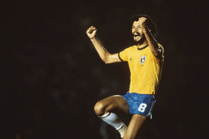 como-e-a-serie-de-walter-salles-sobre-socrates-e-a-democracia-corinthiana