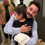 (video)-¡el-cantante-camilo-dio-un-alegron-a-una-mini-fan-que-vencio-al-cancer!