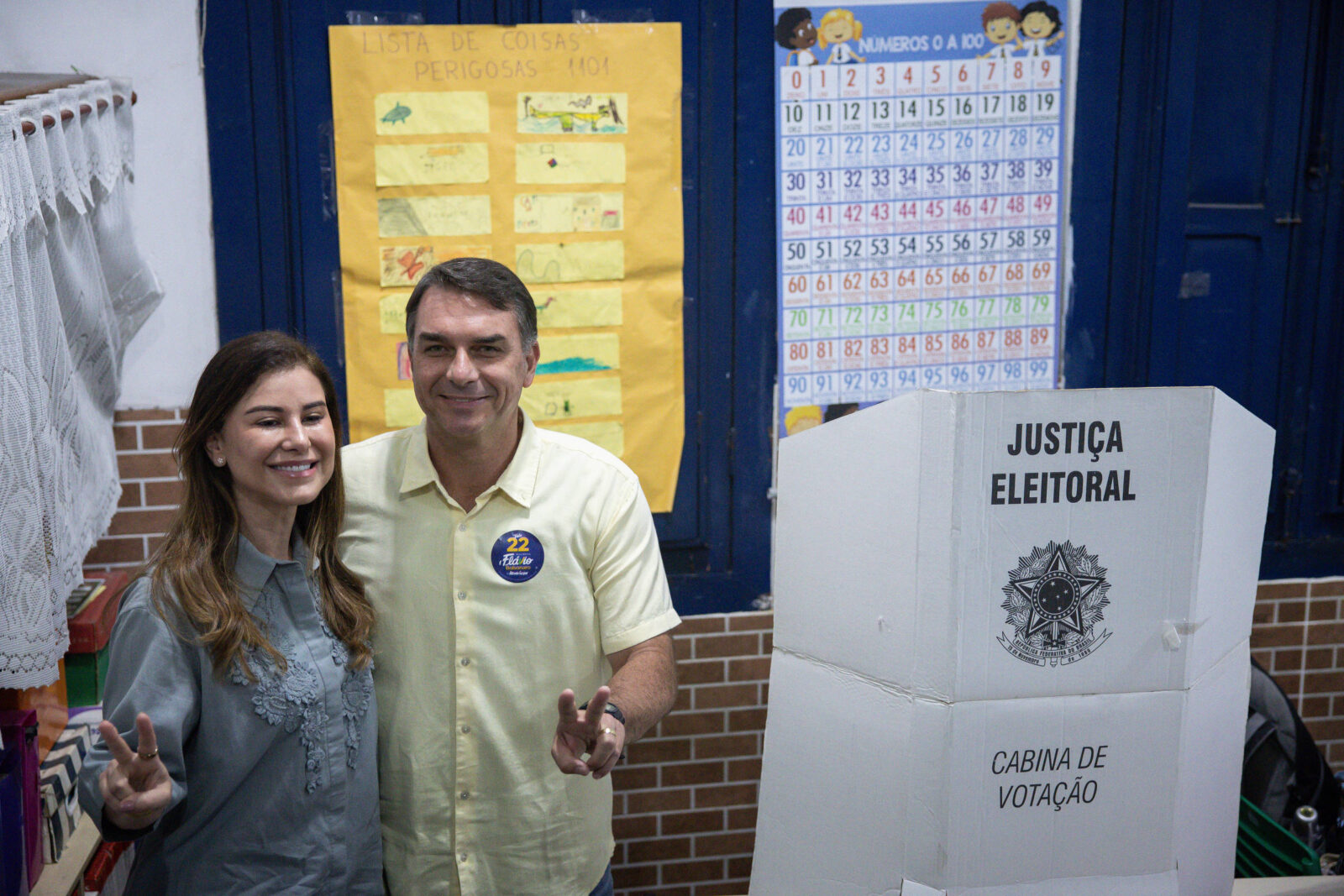 ao-votar,-flavio-bolsonaro-cita-endividamento-e-seguranca-publica-e-diz-que-campanha-foi-limpa