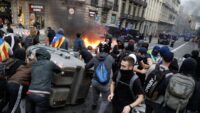 la-violencia-de-las-calles-francesas-llego-a-espana:-saqueos-a-comercios,-ataques-a-la-policia-y-128-detenidos-en-barcelona
