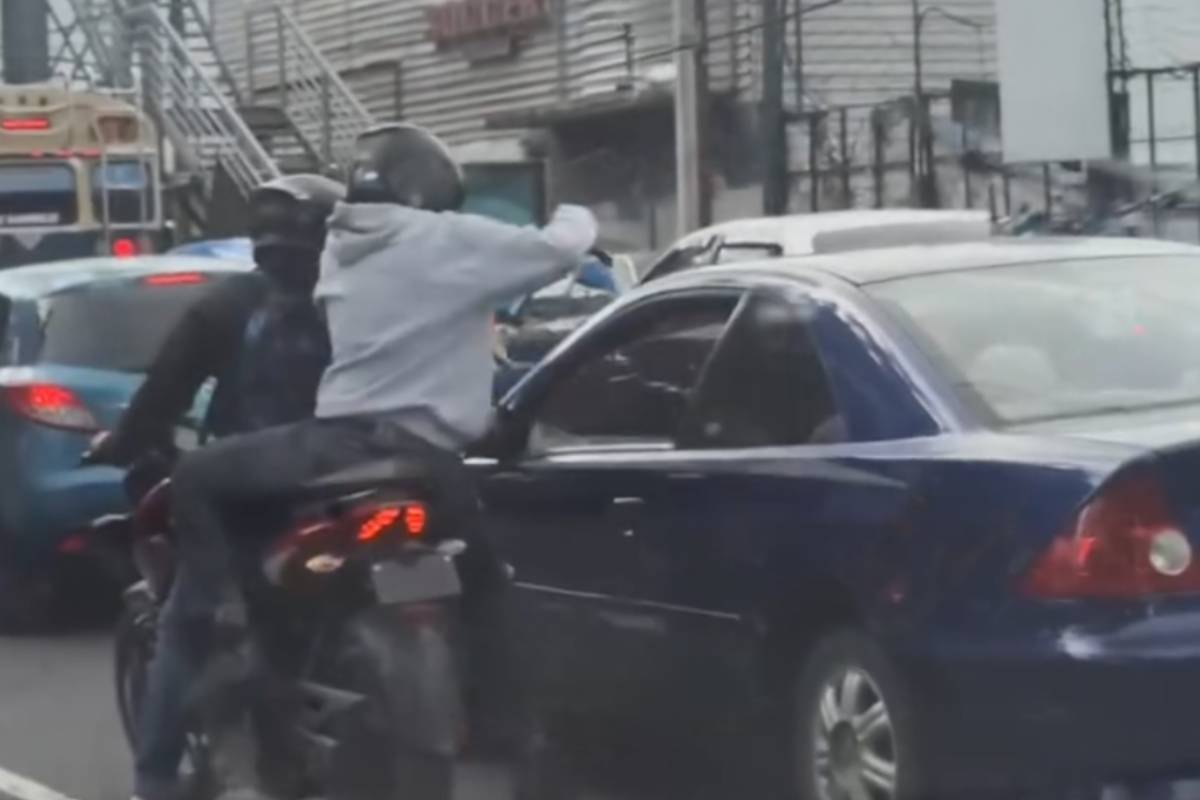 captan-otro-asalto-de-motoladrones-que-disparan-al-aire-en-medio-del-transito-en-la-roosevelt