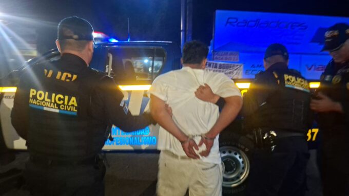 motorista-arrolla-a-agente-de-la-pnc-durante-operativo-y-termina-detenido-en-escuintla