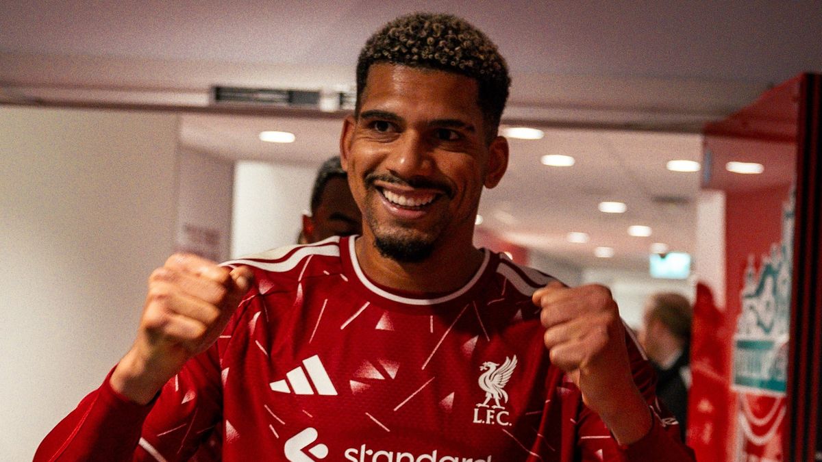 “ronald-araujo-sostiene-a-liverpool”-y-fue-“excelente”:-medios-ingleses-y-espanoles-dan-el-aplauso-unanime-a-su-entrega-por-la-que-fue-“el-jugador-del-partido”