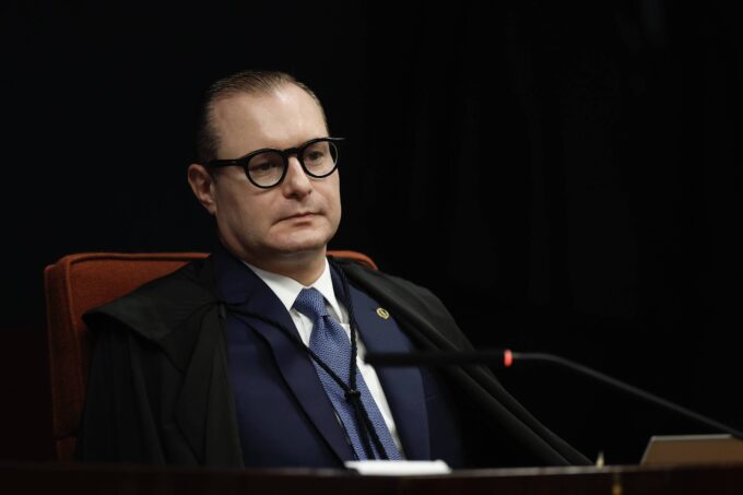 zanin-determina-que-votacao-seja-estendida-so-em-urnas-ainda-abertas-e-contagem-de-votos-em-secoes-ja-fechadas