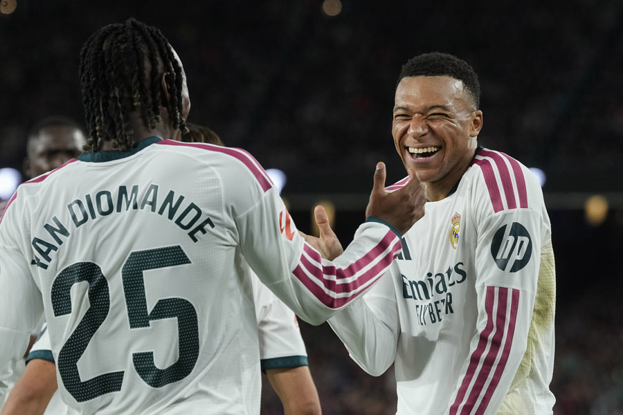 mbappe-firma-un-doblete-en-la-victoria-del-real-madrid-ante-el-barcelona