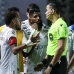 (video)-la-“regla-vinicius”-le-costo-una-roja-a-neymar