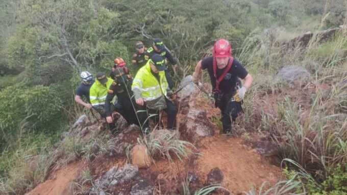 adulto-mayor-cayo-por-un-precipicio-de-100-metros-en-barichara,-santander:-los-arbustos-evitaron-que-siguiera-derecho