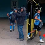 jugadores-de-blooming-se-cambiaron-en-el-micro-para-el-partido-ante-gv-san-jose