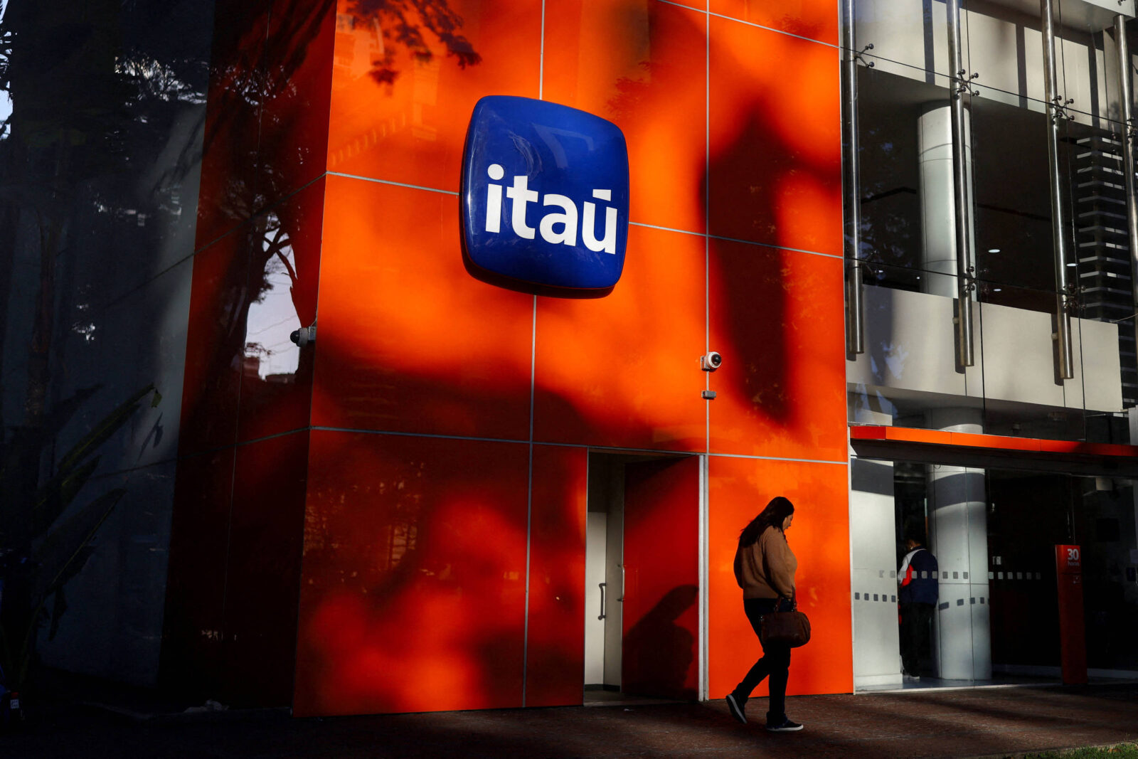 itau-anuncia-compra-da-neospace,-startup-de-inteligencia-artificial,-por-r$-2,9-bilhoes