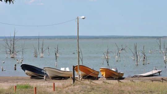 laguna-chasico-busca-recuperar-el-pejerrey-con-una-nueva-siembra-de-100-mil-alevinos