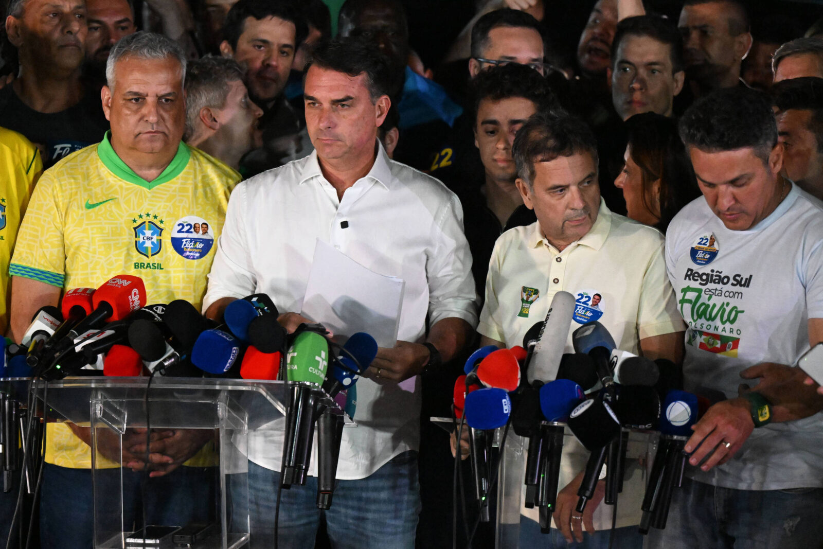 so-0,03%-do-total-de-votos-foram-registrados-apos-as-17h,-contrariando-alegacoes-de-fraude-de-flavio