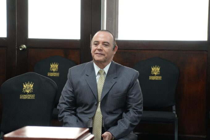 jose-ines-castillo-solicita-antejuicio-de-alejandro-cordova,-pero-no-considera-retirarlo-como-pdh