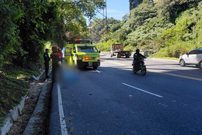transito-complicado-en-la-calzada-la-paz-por-hallazgo-de-un-fallecido-bajo-el-puente-belice