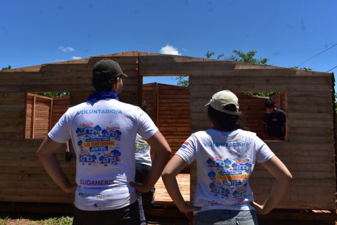 jovenes-omba’apo-para-hacer-casas-a-los-necesitados