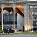 diplomatas-bolsonaristas-propuseram-plano-de-demissao-voluntaria-apos-ameaca-de-eduardo