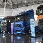 aos-70,-mercedes-reforca-portfolio-de-caminhoes-para-construcao,-agronegocio-e-ecommerce