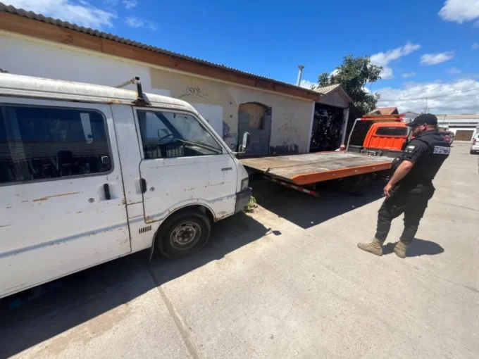 la-serena-retira-90-vehiculos-abandonados-para-recuperar-espacios-publicos-y-reforzar-la-seguridad