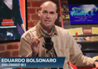 eduardo-ironiza-suposta-fuga-de-irmao:-‘sim.-e-elon-musk-mandou-um-foguete’