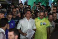 pf-rastreia-fronteiras-para-verificar-se-flavio-bolsonaro-fugiu-do-brasil;-aliado-nega