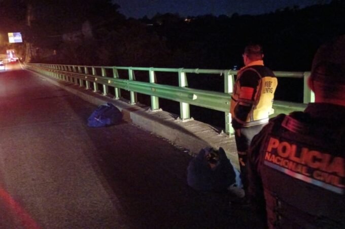 autoridades-localizan-dos-cuerpos-envueltos-en-sabanas-en-el-puente-san-cristobal