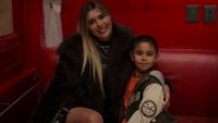 (video)-¡el-retono-de-famosa-cocinera-se-volvio-viral-por-ser-el-mini-fan-de-bts!