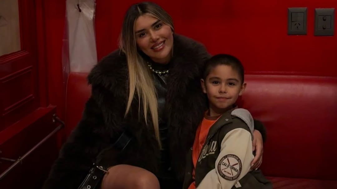 (video)-¡el-retono-de-famosa-cocinera-se-volvio-viral-por-ser-el-mini-fan-de-bts!