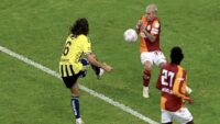 batalla-campal-en-el-clasico-que-galatasaray-le-gano-a-fenerbahce-y-en-la-que-lucas-torreira-no-participo-tras-terminar-exhausto-y-con-una-jugada-polemica;-mira-el-video