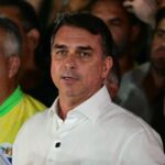 la-policia-de-brasil-investiga-si-flavio-bolsonaro-huyo-del-pais-tras-la-prohibicion-de-la-justicia