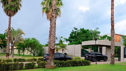 brazil-cancels-flavio-bolsonaro’s-passports-with-whereabouts-unclear