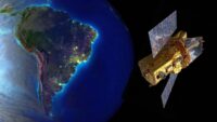 el-telescopio-swift-caera-a-la-tierra:-la-amplia-zona-donde-podrian-llegar-sus-restos,-que-incluye-a-uruguay