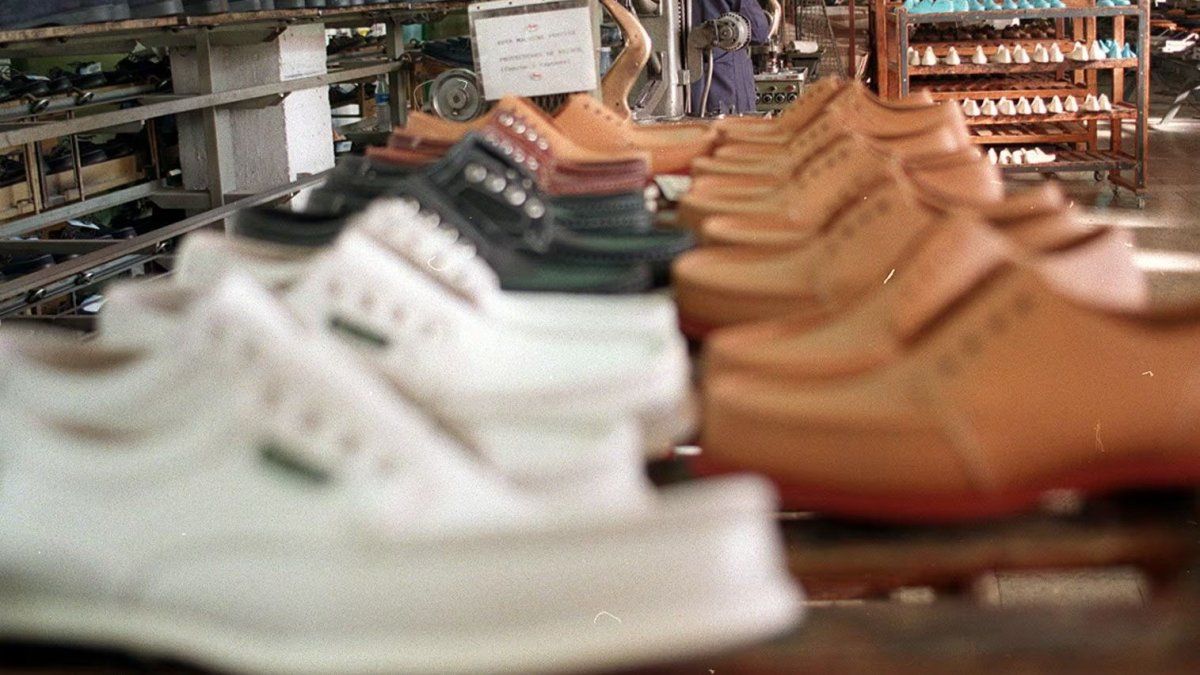 fabricas-que-no-venden-y-argentinos-que-no-pueden-comprar:-el-reclamo-detras-de-la-industria-del-calzado-y-el-“zapatazo-solidario”