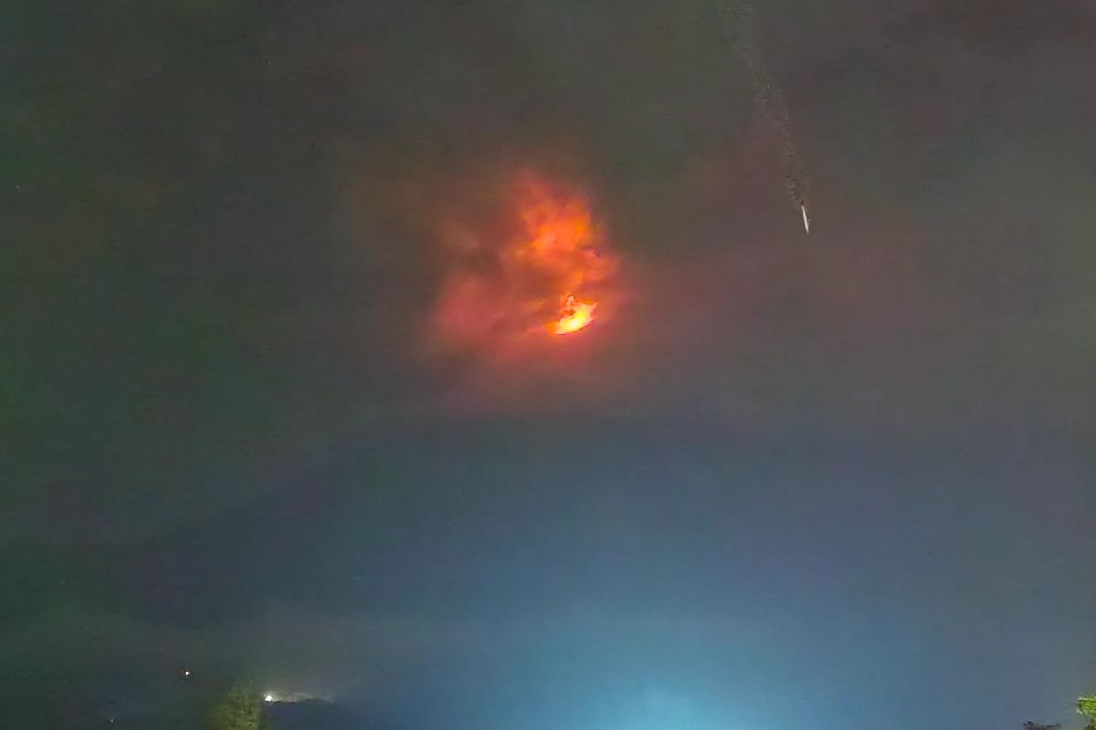 volcan-de-fuego-se-encuentra-lanzando-ceniza-que-se-dispersa-sobre-sectores-de-escuintla